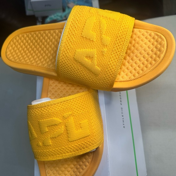 645. NEW SIZE 11 APL Bright Yellow Slide Sandals - Picture 2 of 5